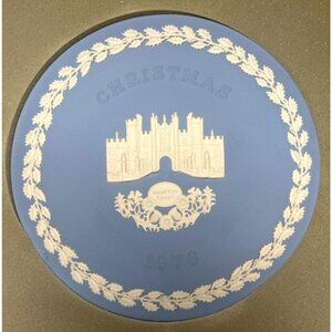 Wedgwood 1976 Christmas Plate Hampton Court Design England Blue Jasperware